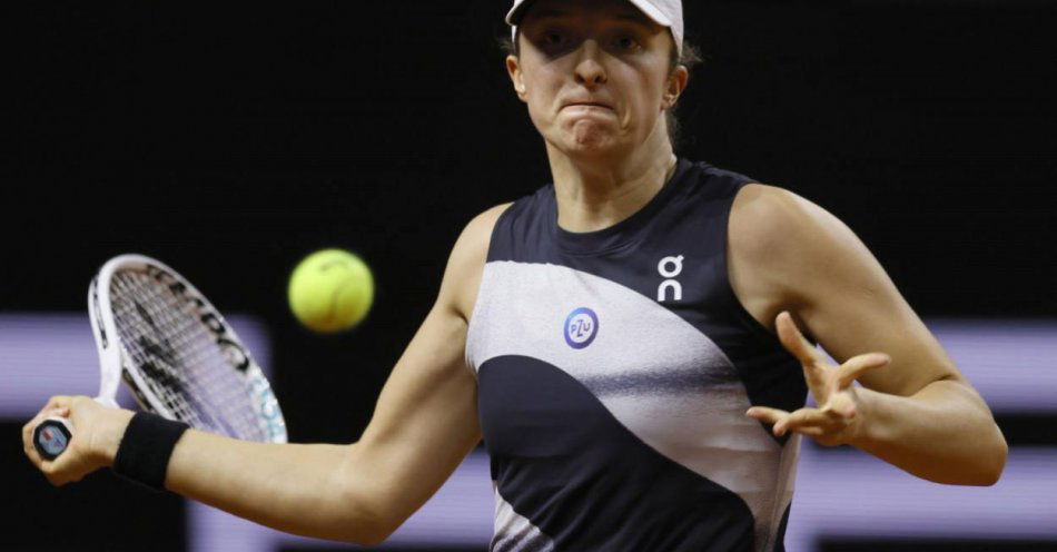 zdjęcie: Turniej WTA w Stuttgarcie - Świątek w finale po kreczu Jabeur / fot. PAP