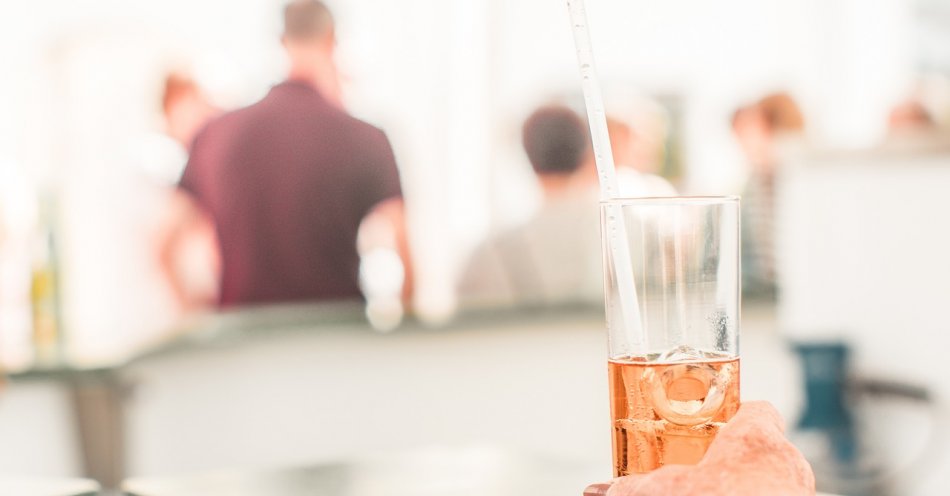 zdjęcie: Konsekwencje picia alkoholu przez nieletnich / pixabay/3450789