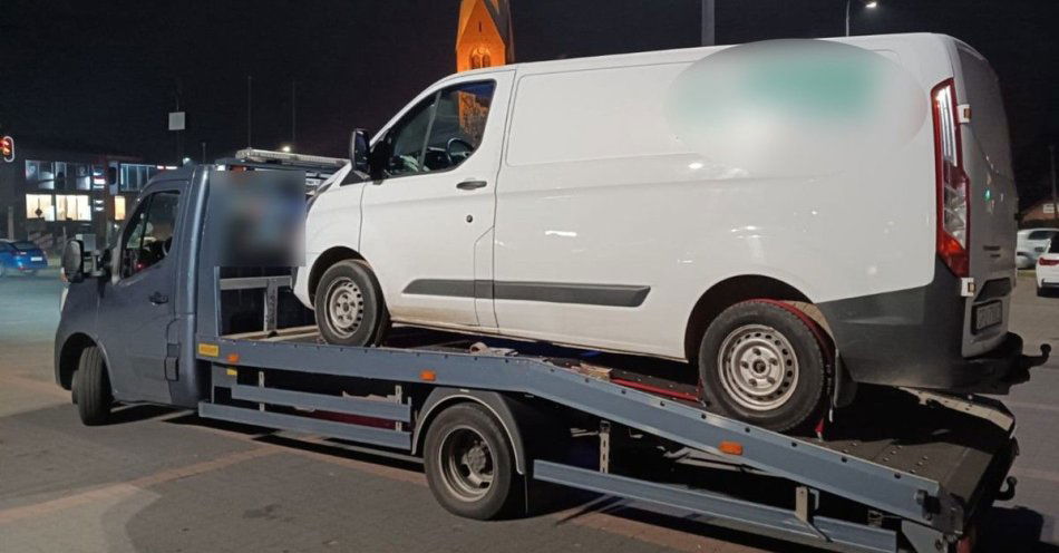 zdjęcie: Policja ukarała kierowcę lawety za poważne przeciążenie / fot. KPP w Wejherowie