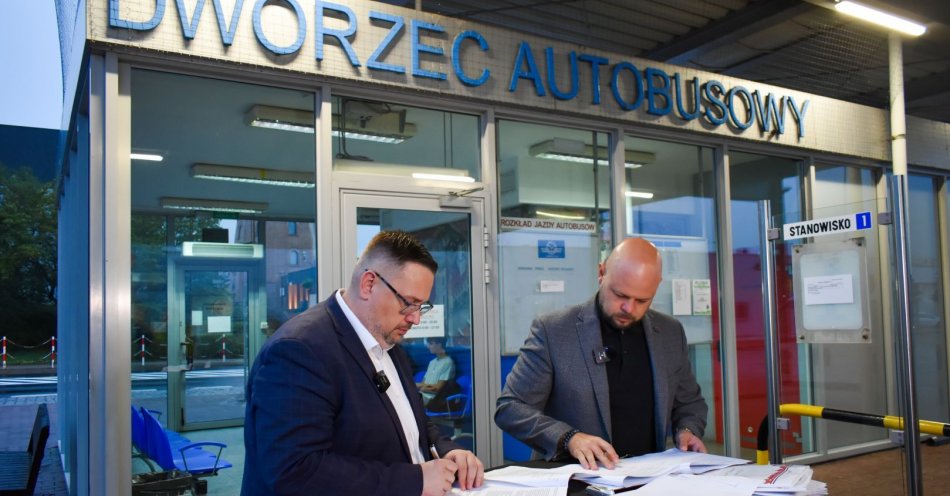 zdjęcie: Bezpłatne autobusy z Polkowic do Chocianowa wyjeżdżają dziś zgodnie z planem, zawożąc tam m.in. uczniów i innych pasażerów / fot. nadesłane