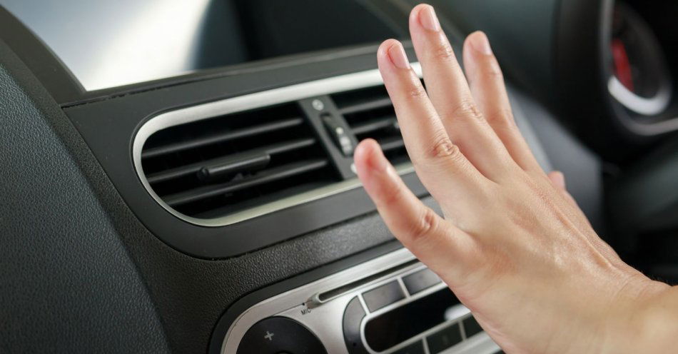 zdjęcie: Klimatyzacja w czasie upałów może być źródłem problemów zdrowotnych / v13030047