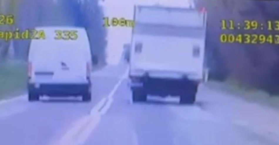 zdjęcie: Mandaty za wyprzedzanie w zakazie zarejestrowane przez kamerę / fot. KPP Hrubieszów