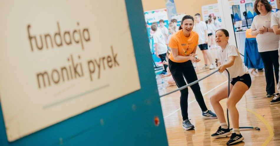 zdjęcie: Tłumy dzieci na zajęciach u Moniki Pyrek. Chcielibyśmy taki wf mieć częściej / fot. Bartłomiej Wójtowicz