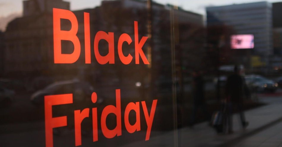 zdjęcie: W najbliższe Black Friday 48 proc. konsumentów planuje zakupy wyłącznie online / fot. PAP