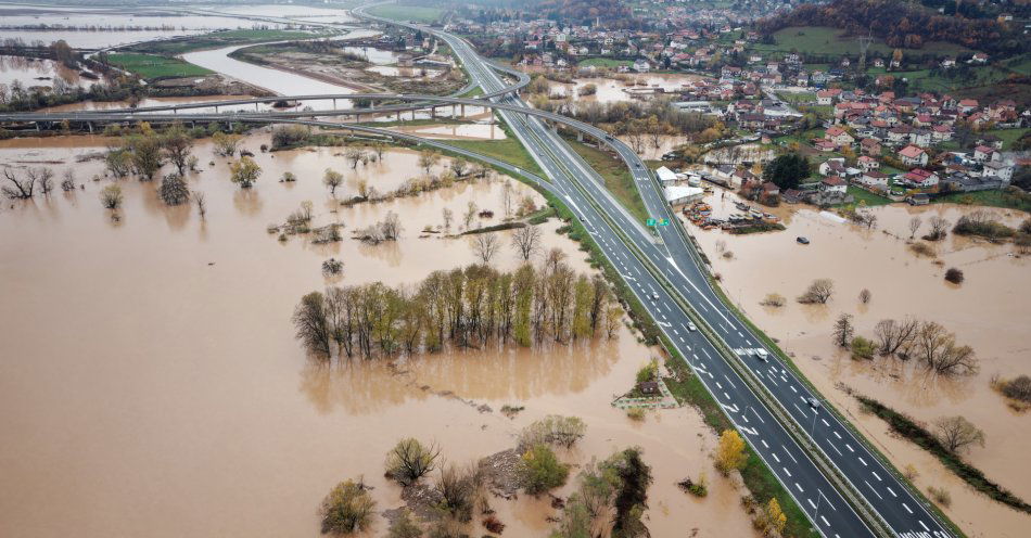 zdjęcie: Uruchamiamy kolejne pieniądze na odbudowę infrastruktury zniszczonej w powodzi / v43759948