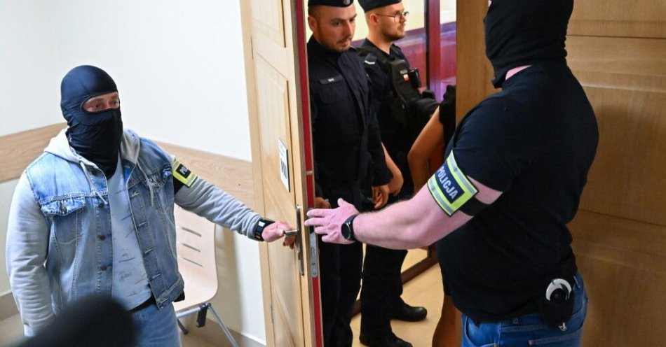zdjęcie: Sąd przedłużył areszt dla Sebastiana M.podejrzanego o spowodowanie wypadku na A1, w którym zginęła trzyosobowa rodzina / fot. PAP