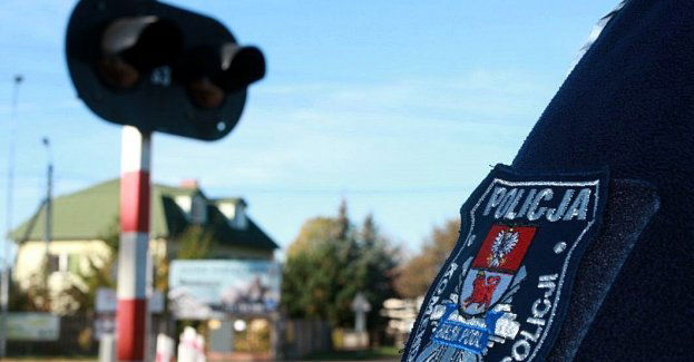 2000 złotych mandatu za to, że położył deski na torowisku