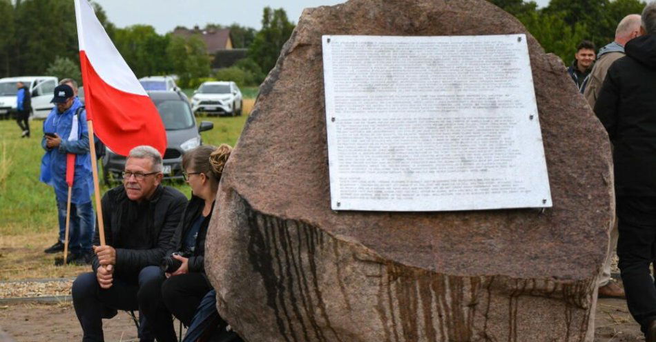 zdjęcie: Rabin Schudrich wezwał IPN do sprostowania fałszujących historię inskrypcji w Jedwabnem / fot. PAP
