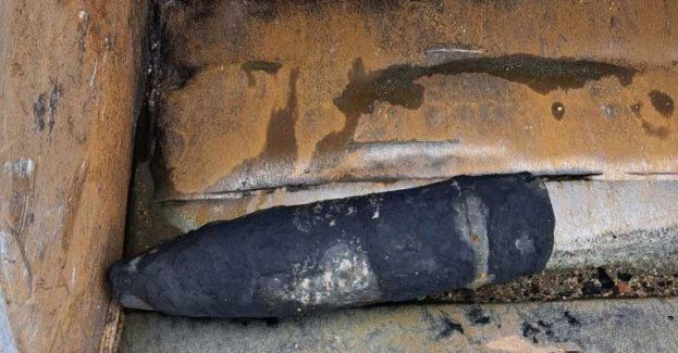 Pocisk artyleryjski wykopany podczas prac ziemnych w Giżycku