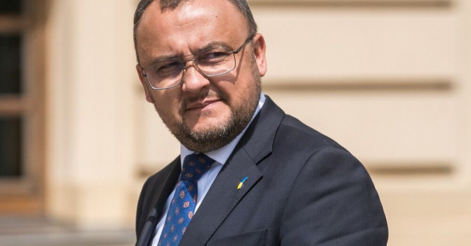 zdjęcie: Ambasador Ukrainy: nie wtrącamy się w sprawę Wołodymyra Ż. / Kijów, Ukraina, 28.06.2024. Ambasador Ukrainy w Polsce Wasyl Bodnar podczas powitania prezydenta RP Andrzeja Dudy przed Pałacem Maryjskim w Kijowie, 28 bm. Prezydent RP przybył z niezapowiedzianą wizytą do Kijowa z okazji Dnia Konstytucji Ukrainy. Trwa inwazja Rosji na Ukrainę. (jm) PAP/ Vladyslav Musiienko