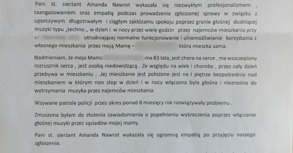 zdjęcie: Seniorka dziękuje policjantce za pomoc w sprawie hałaśliwych sąsiadów / fot. KMP w Wrocławiu