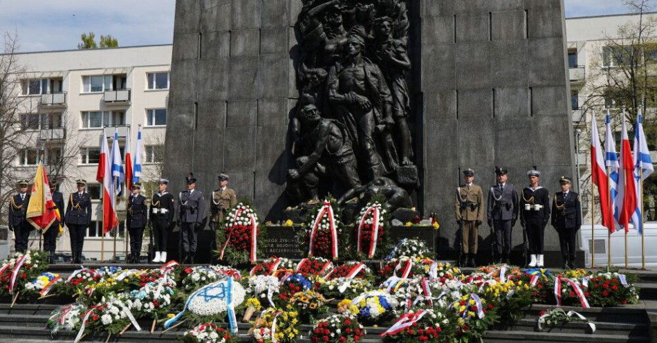 zdjęcie: W stolicy oddano hołd bohaterom powstania w getcie warszawskim / Warszawa, 19.04.2026. Pomnik Bohaterów Getta w Warszawie, 19 bm. Trwają obchody 83. rocznicy powstania w getcie warszawskim. (sko) PAP/Paweł Supernak