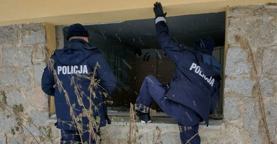 zdjęcie: Zwróćmy uwagę na osoby, które mogą potrzebować naszej pomocy w związku z niskimi temperaturami / fot. KMP w Jeleniej Górze