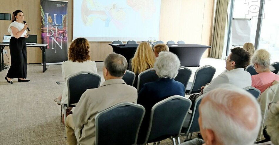 zdjęcie: Herbatka u Władka - Dbamy o zdrowie / fot. UM Lublin / Uczestnicy konferencji słuchający wykładu