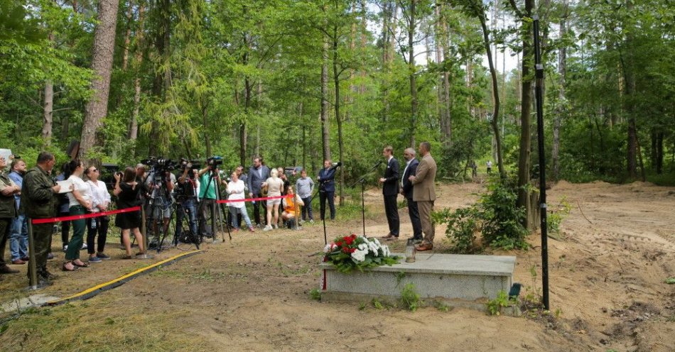 zdjęcie: W lesie białuckim odkryto dwa masowe groby z prochami ofiar KL Soldau / fot. PAP