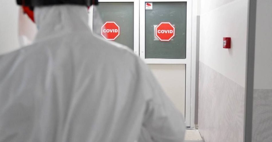 zdjęcie: Minionej doby 3275 zakażeń koronawirusem, zmarły 23 osoby z COVID-19 / fot. PAP