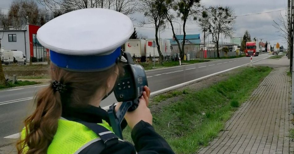 zdjęcie: 16-latek za kierownicą BMW. Ostrołęccy policjanci zakończyli jego niebezpieczną jazdę / fot. KMP w Ostrołęce