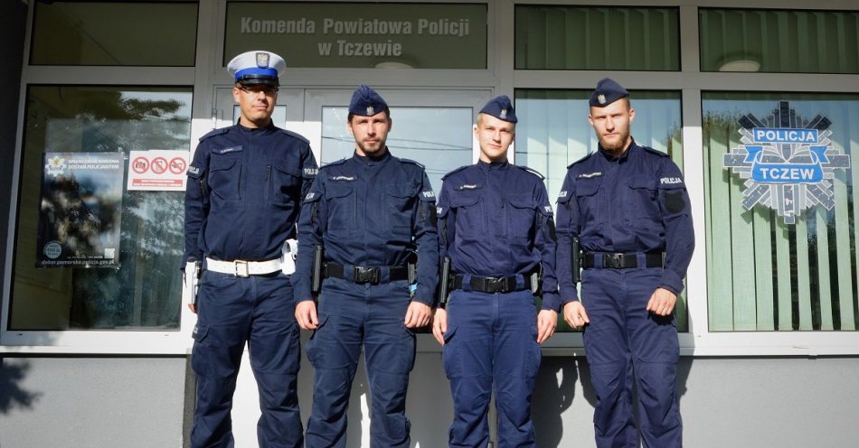 zdjęcie: Cztery osoby spełniły swoje marzenie o służbie w niebieskim mundurze / fot. KPP w Tczewie