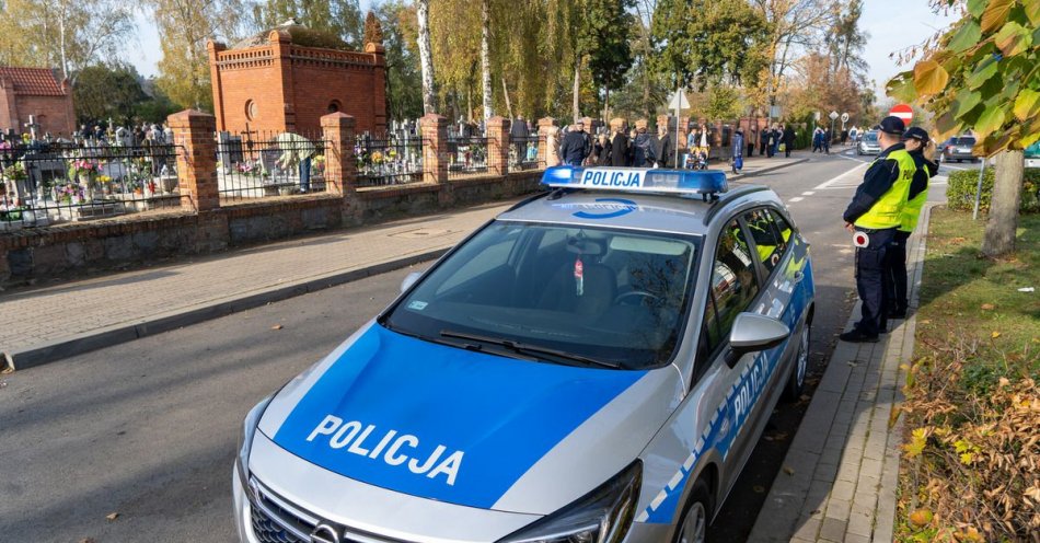 zdjęcie: Policjanci będą czuwać nad bezpieczeństwem odwiedzających groby bliskich / fot. KPP Wąbrzeźno