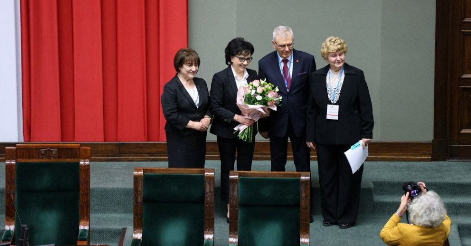 zdjęcie: Doświadczenie seniorów to bogactwo, z którego powinny czerpać młode pokolenia / fot. PAP