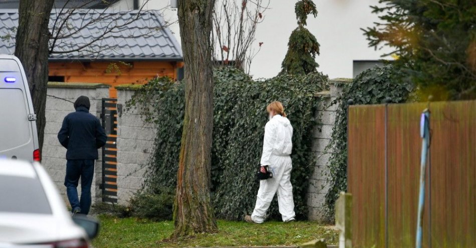 zdjęcie: Strzelanina w Straszynie - ranny policjant, zatrzymany mężczyzna zmarł / fot. PAP