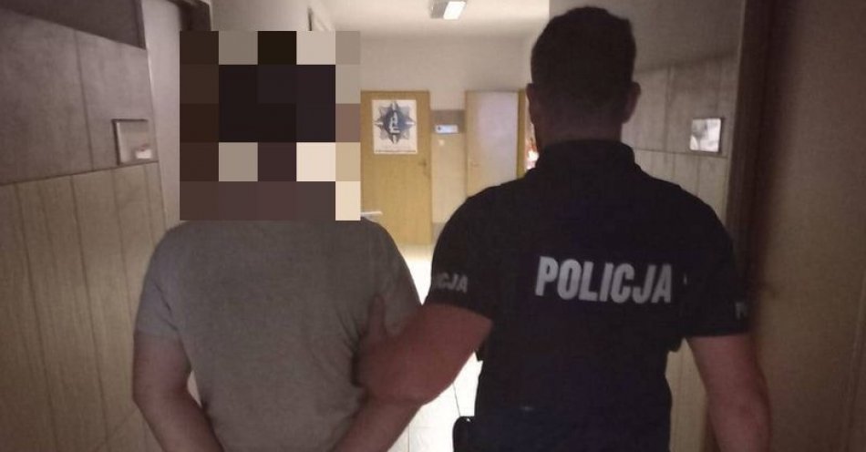 zdjęcie: Policjanci zatrzymali bezpośrednio po włamaniu do piwnicy dwóch mężczyzn, którzy dopuścili się tego czynu / fot. KMP w Jeleniej Górze