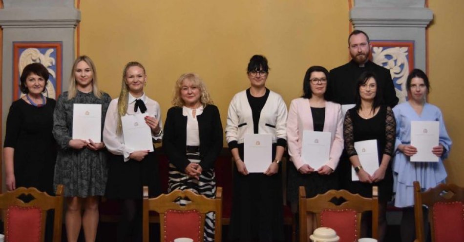 zdjęcie: Wręczenie aktów mianowania nauczycielom / fot. UM Grudziądz