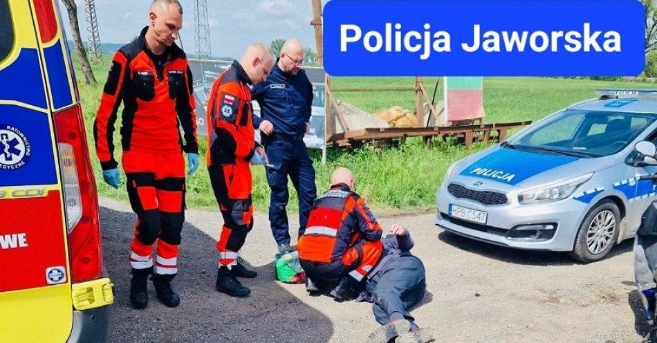 zdjęcie: Groźny upadek motorowerzysty / fot. KPP w Jaworze