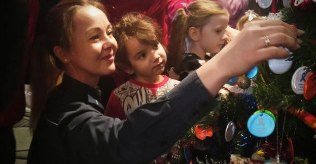 „Spotkanie dwóch pokoleń” - wspólne ubieranie odblaskowej choinki