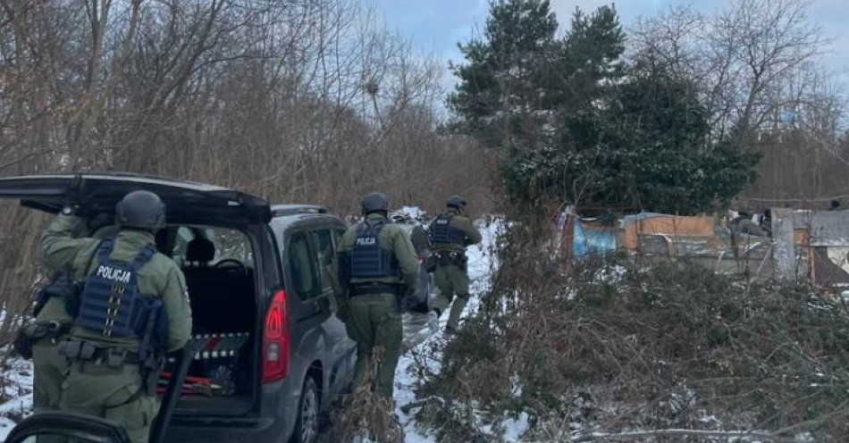 zdjęcie: Policjanci zatrzymali włamywaczy, którzy ukradli części samochodowe o wartości 100 000 złotych / fot. KPP Śrem