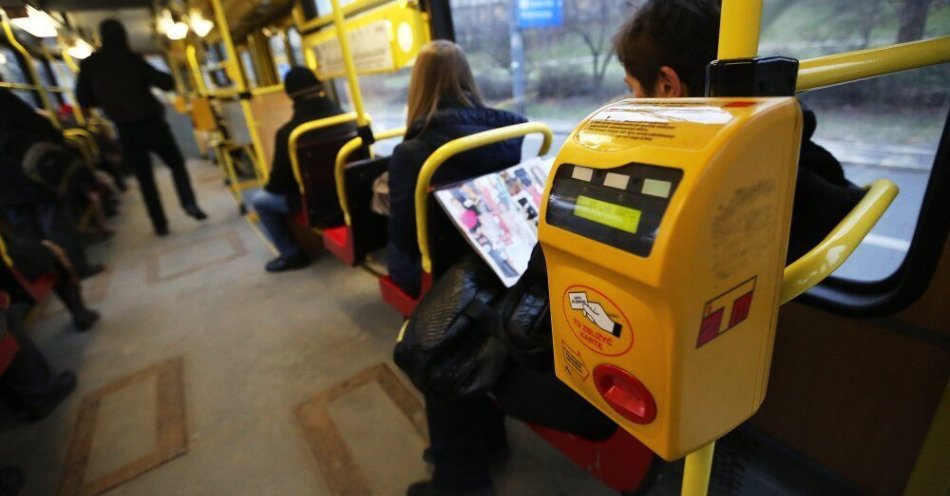zdjęcie: 376 mln zł wynosi zadłużenie jeżdżących bez biletów pasażerów / fot. PAP