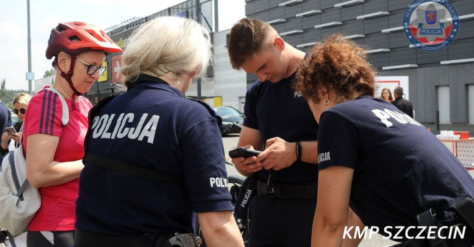 zdjęcie: #RoweroweLOVE z udziałem z szczecińskich policjantów / fot. KMP w Szczecinie