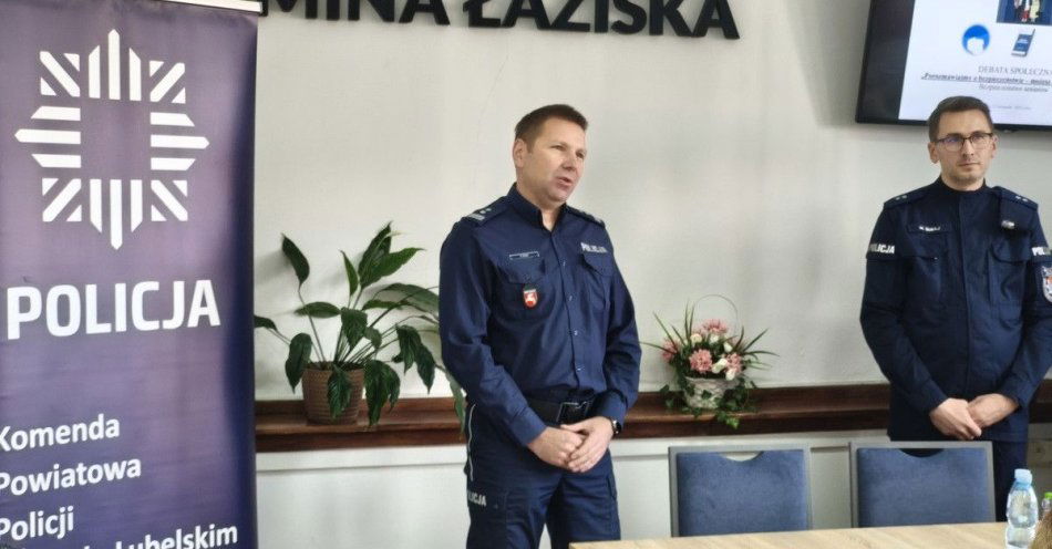 zdjęcie: Bezpieczny Senior w Łaziskach Policja radzi jak nie dać się oszukać / fot. KPP Opole Lubelskie