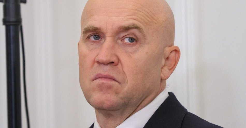 zdjęcie: Wiceszef MS: wyrok TSUE potwierdza konieczność ustawowego rozwiązania problemu nieprawidłowo powołanych sędziów / Warszawa, 06.11.2025. Wiceminister sprawiedliwości Dariusz Mazur na konferencji prasowej dotyczącej prezentacji projektu nowelizacji ustawy o Krajowej Radzie Sądownictwa, w siedzibie ministerstwa w Warszawie, 6 bm. (ad) PAP/Rafał Guz