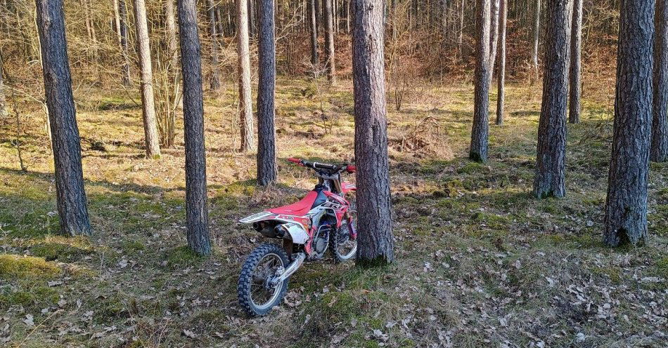 zdjęcie: Jechał crossem bez uprawnień, zatrzymali go policjanci z Osia / fot. KPP w Świeciu