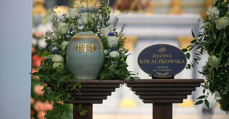 zdjęcie: Na Powązkach Wojskowych pożegnano artystkę kabaretową Joannę Kołaczkowską / fot. PAP