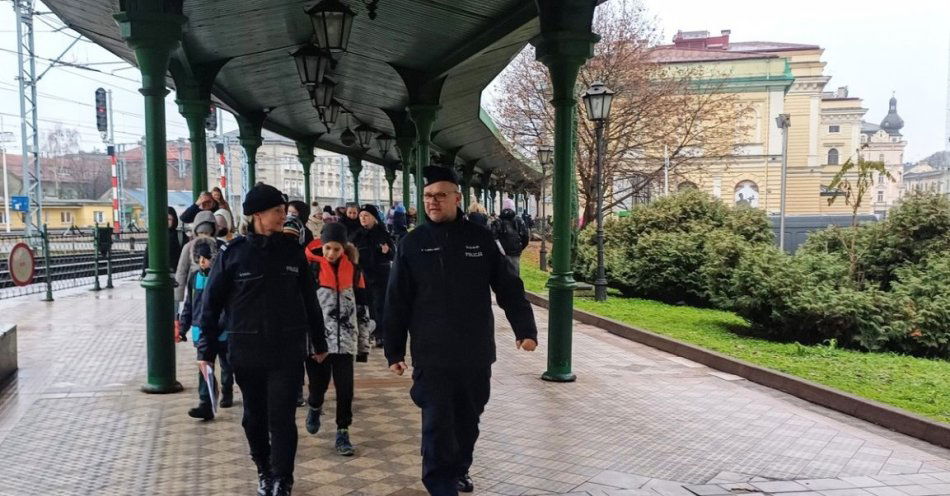 zdjęcie: Mikołajkowy pociąg rozbawił dzieci z Krakowa i okolic / fot. KMP w Krakowie