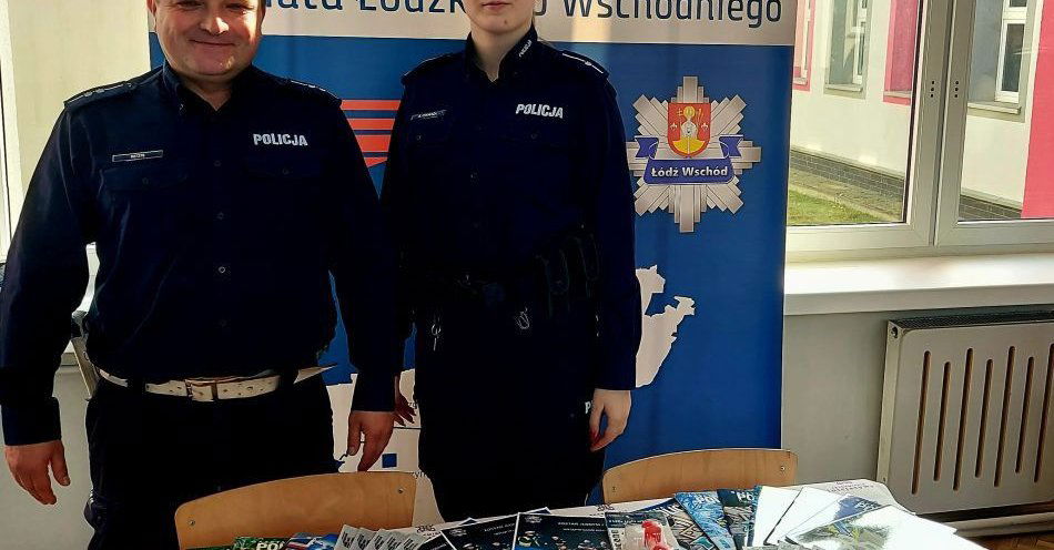 zdjęcie: Policja z Koluszek zachęca młodzież do służby na Akademickich Targach / fot. KPP łódzkiego wschodniego