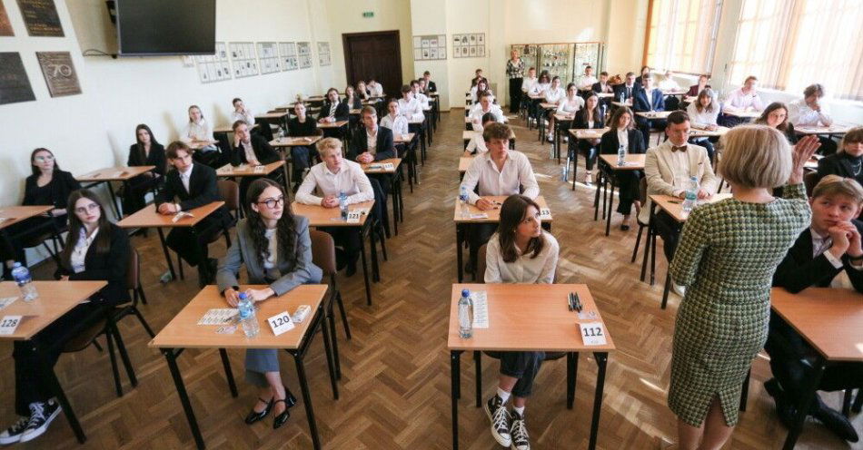 zdjęcie: Zakończył się egzamin maturalny z j. polskiego; CKE będzie badać sprawę wycieku / fot. PAP