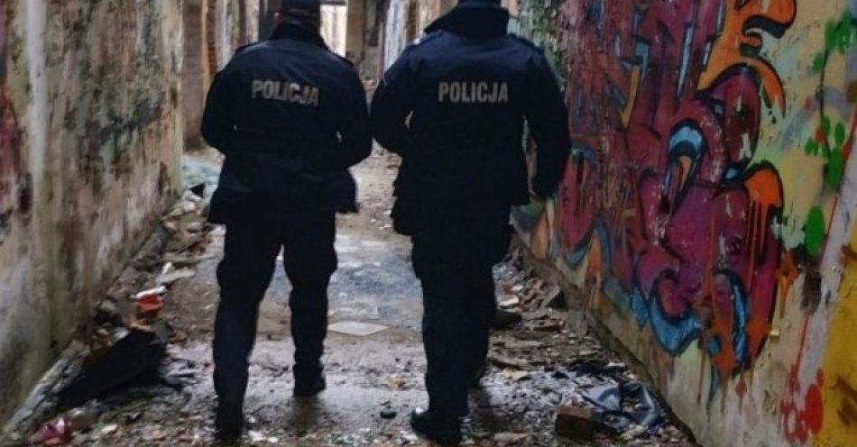 zdjęcie: Zimno grozi życiu. Jak pomóc osobom bezdomnym / fot. KPP w Świdnicy