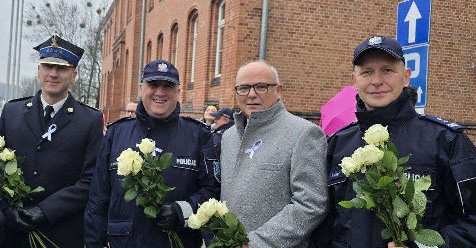 zdjęcie: Marsz PO MOC w Wodzisławiu: Biała Wstążka przeciw przemocy / fot. KPP w Wodzisławiu Śląskim