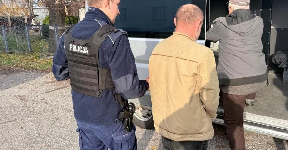 zdjęcie: Czterech poszukiwanych zatrzymanych przez policję w Radziejowie / fot. KPP w Radziejowie