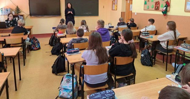 Policjantka w dzierżoniowskiej Szkole Podstawowej nr 5