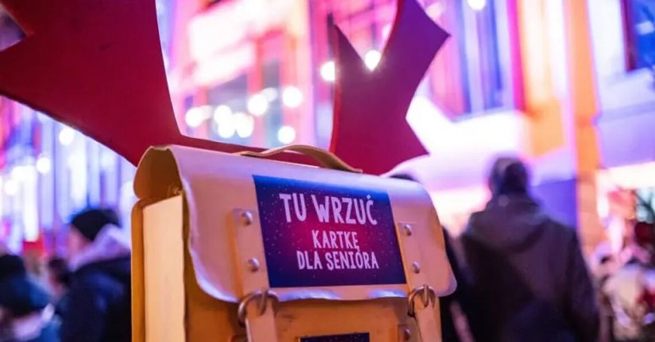 zdjęcie: Samotni czekają na kartki / fot. nadesłane