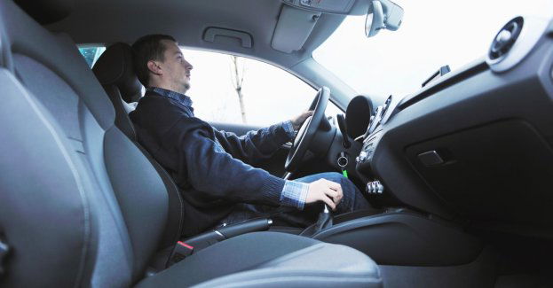 Był tak zajęty telefonem, że nie zauważył nawet policyjnego patrolu