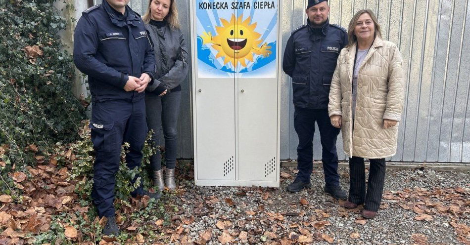 zdjęcie: Konecka Szafa Ciepła pomaga osobom w kryzysie bezdomności / fot. KPP Końskie