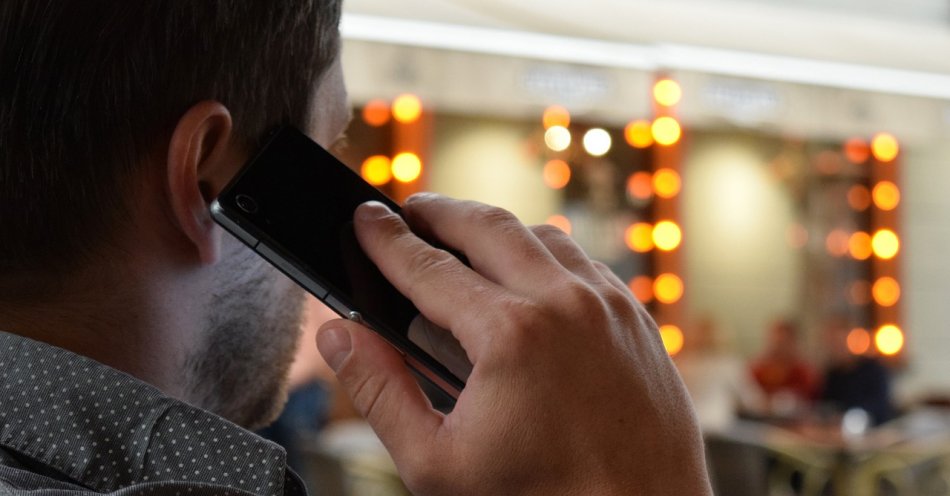 zdjęcie: Stracił 150 tys. złotych, bo uwierzył przez telefon „doradcy inwestycyjnemu” / pixabay/1582238