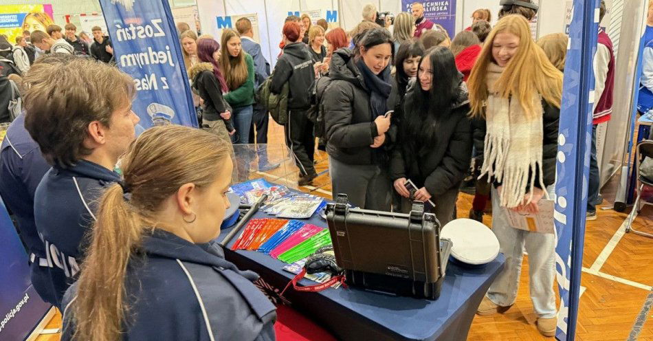zdjęcie: Policja zachęca młodzież do służby podczas targów Edu Day / fot. KPP w Kołobrzegu
