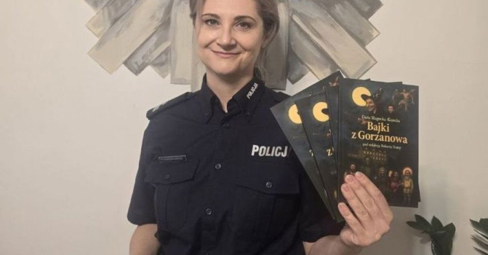zdjęcie: Policjantka z Kłodzka wydała bajki inspirowane folklorem / fot. KPP w Kłodzku
