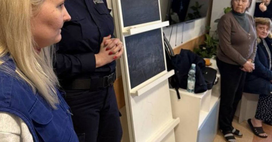 zdjęcie: Policja i OIM rozmawiali z mieszkańcami ośrodka w Siedlcach / fot. KMP w Siedlcach